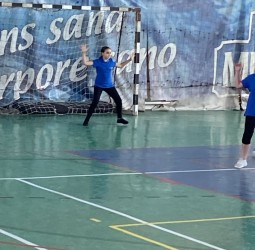 Au sărbătorit Ziua copilului prin handbal